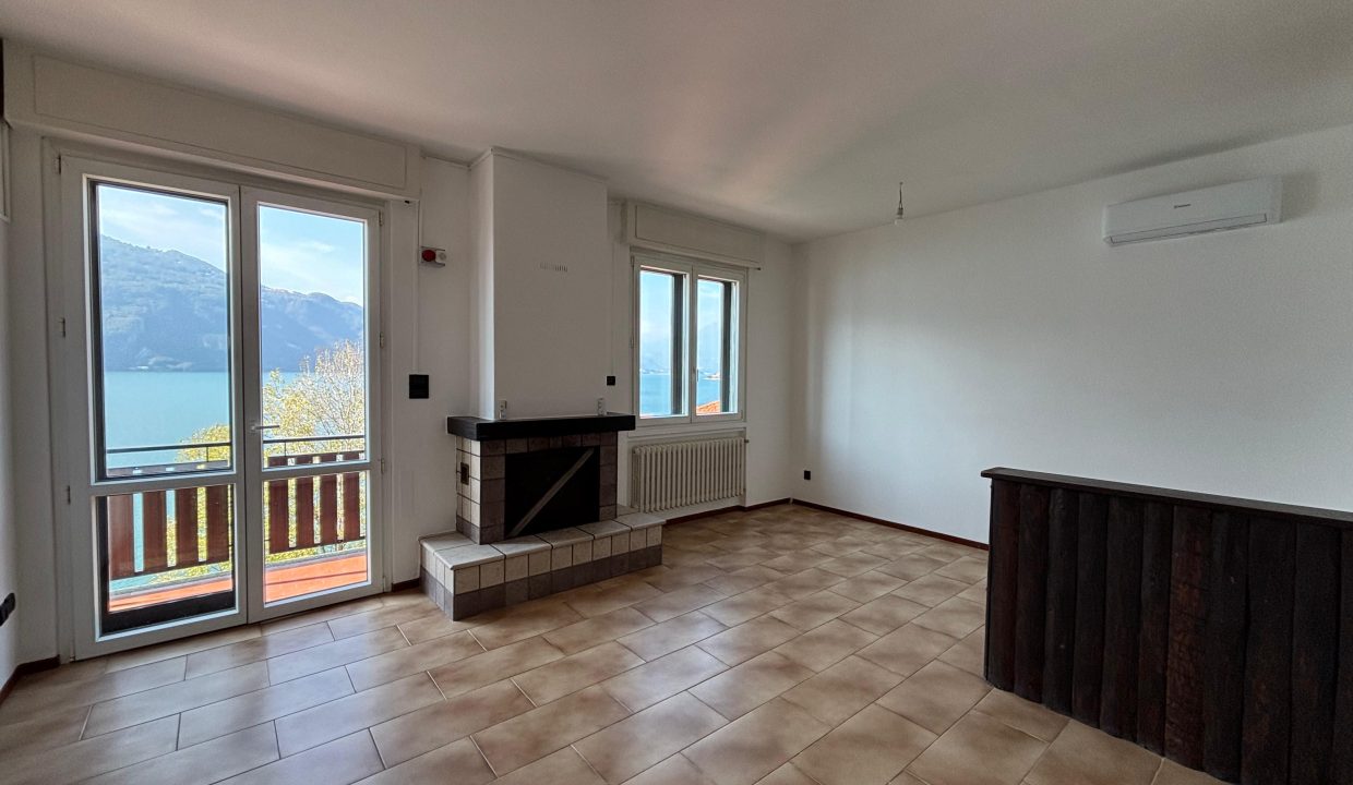 TRILOCALE A MANDELLO CON BALCONE VISTA LAGO (12)