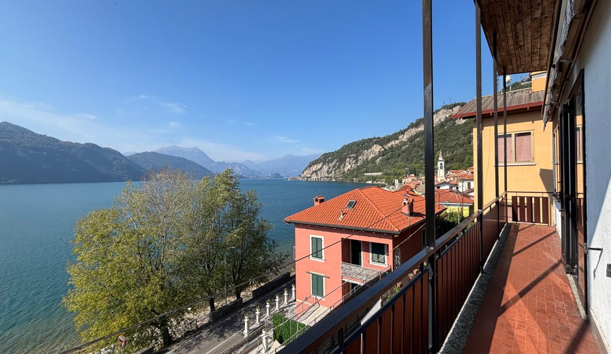 TRILOCALE A MANDELLO CON BALCONE VISTA LAGO (16)