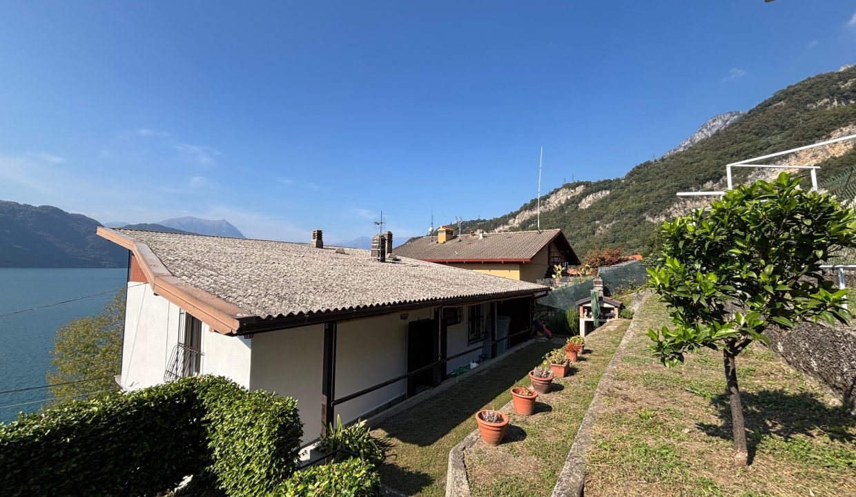 TRILOCALE A MANDELLO CON BALCONE VISTA LAGO (19)