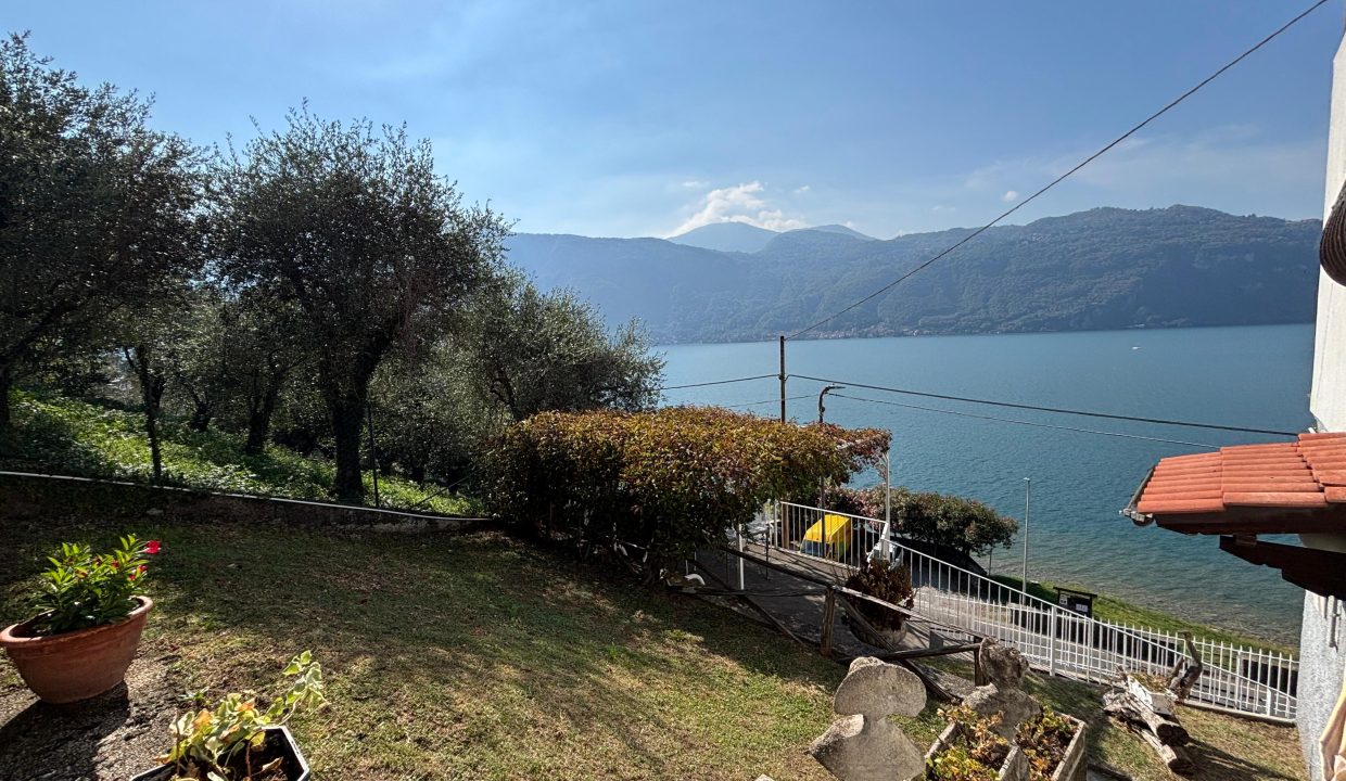 TRILOCALE A MANDELLO CON BALCONE VISTA LAGO (23)