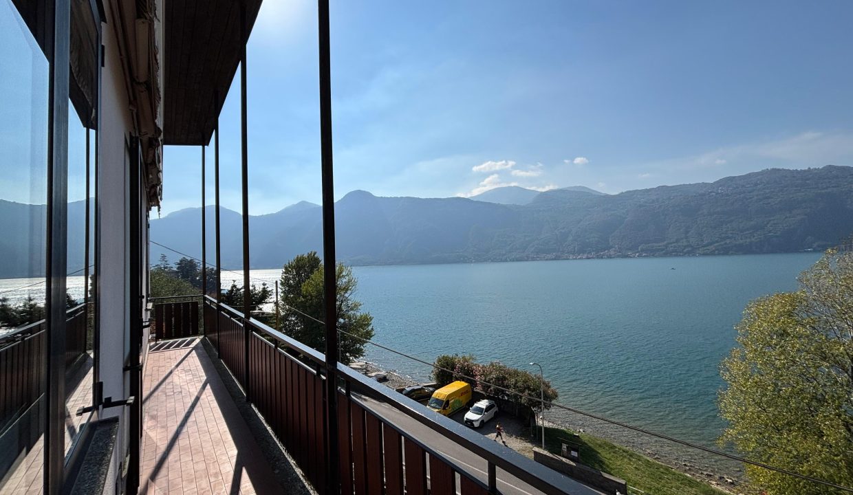 TRILOCALE A MANDELLO CON BALCONE VISTA LAGO (4)