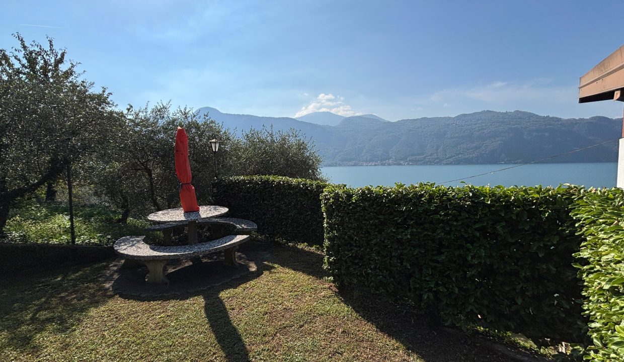 TRILOCALE A MANDELLO CON BALCONE VISTA LAGO (9)