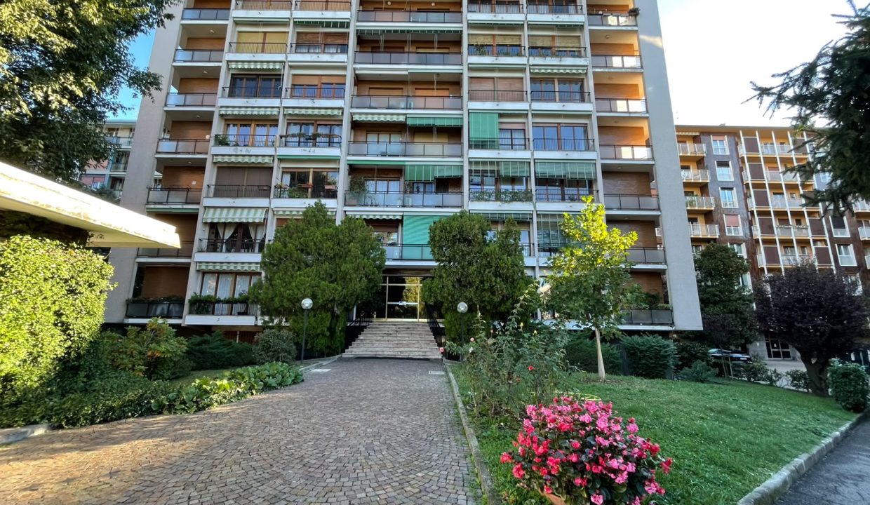 TRILOCALE CON BALCONI 00