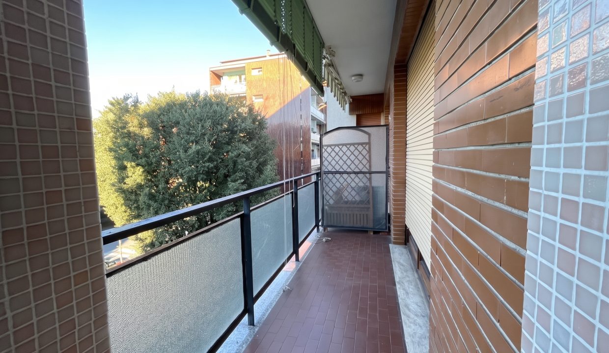 TRILOCALE CON BALCONI 04