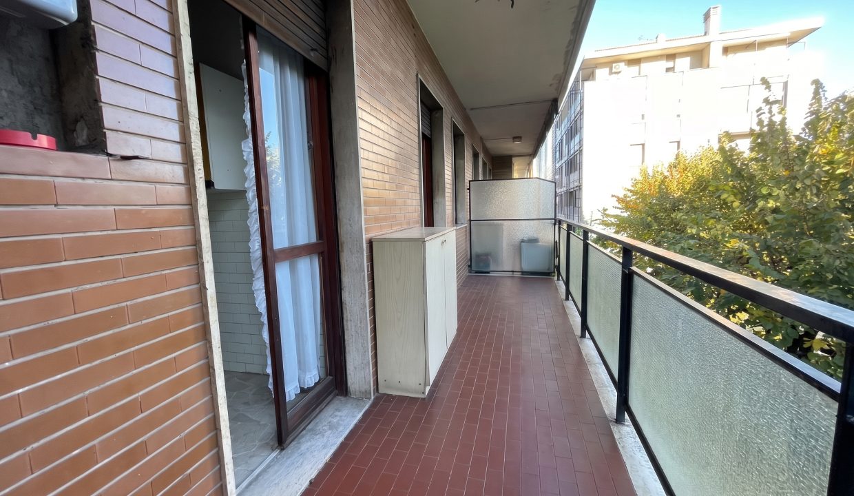 TRILOCALE CON BALCONI 07