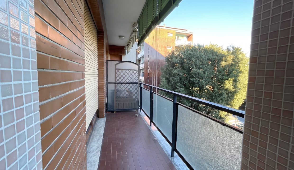 TRILOCALE CON BALCONI 10