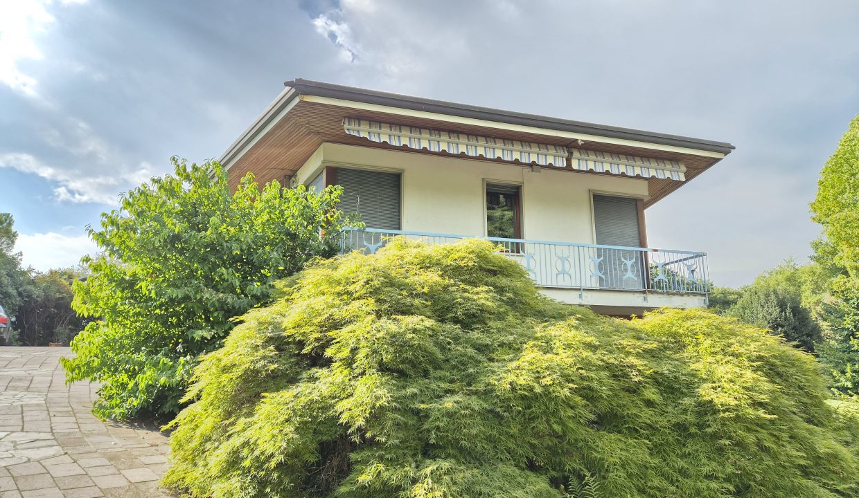 VILLA SIGNORILE CON GIARDINO BULCIAGO 03