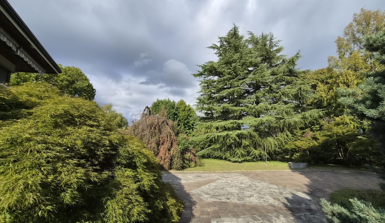 VILLA SIGNORILE CON GIARDINO BULCIAGO 04