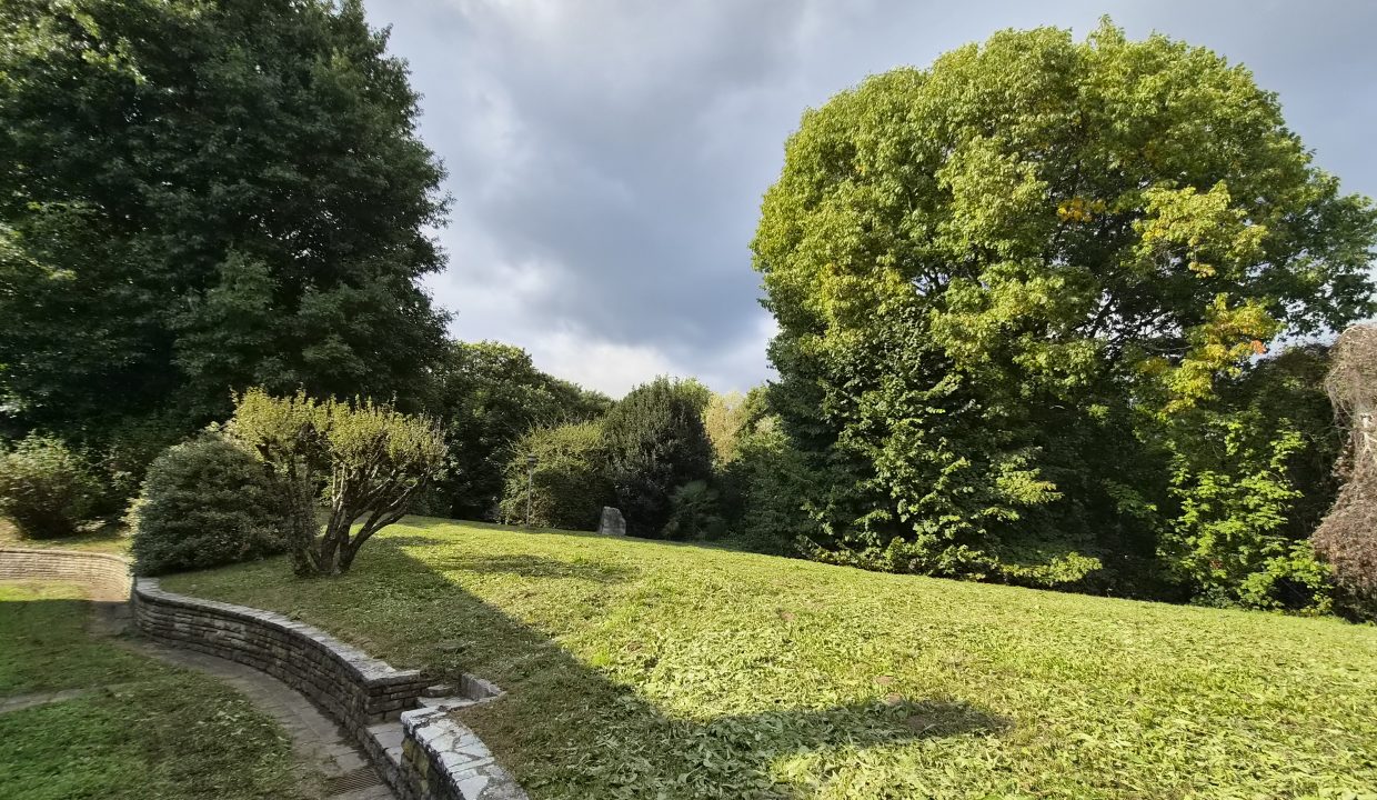 VILLA SIGNORILE CON GIARDINO BULCIAGO 08