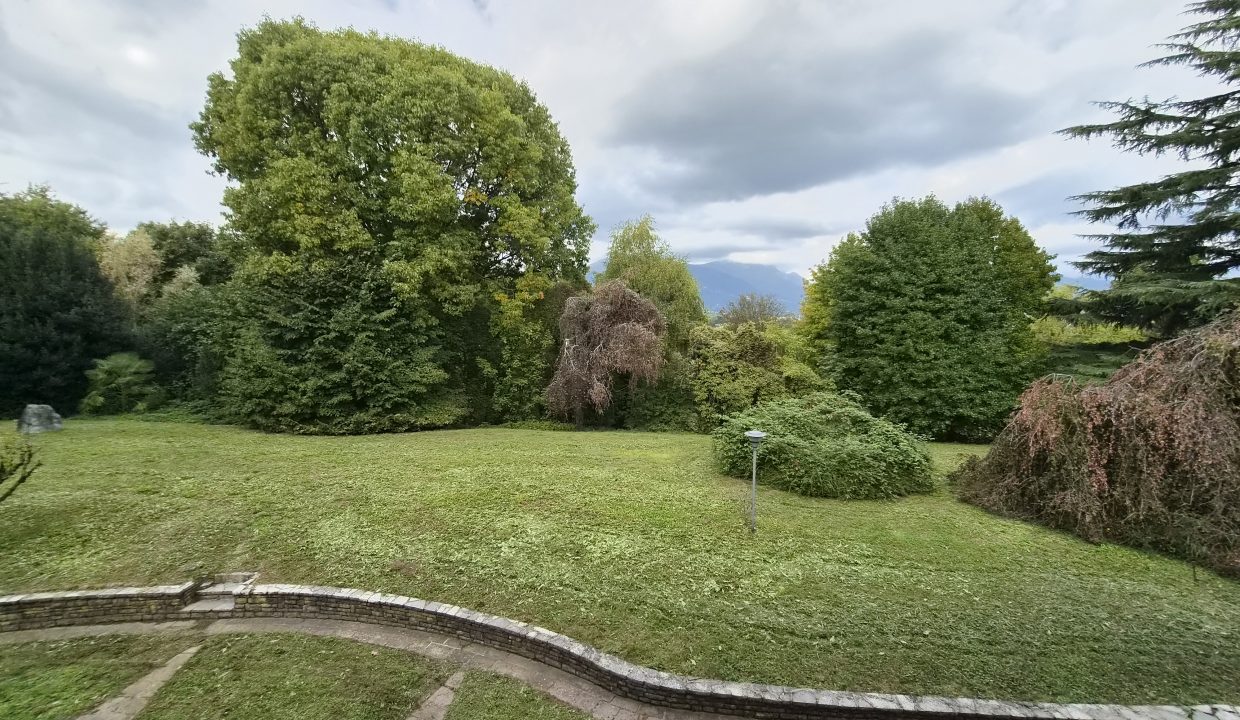 VILLA SIGNORILE CON GIARDINO BULCIAGO 12