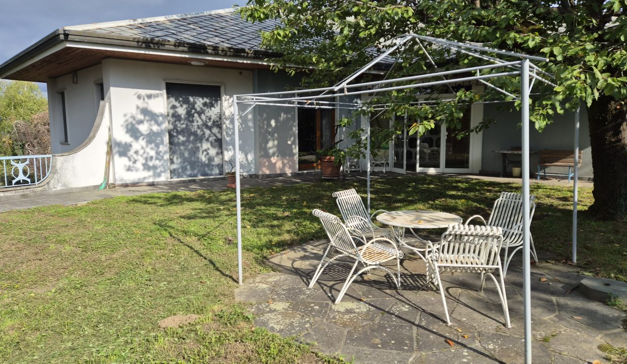 VILLA SIGNORILE CON GIARDINO BULCIAGO 15