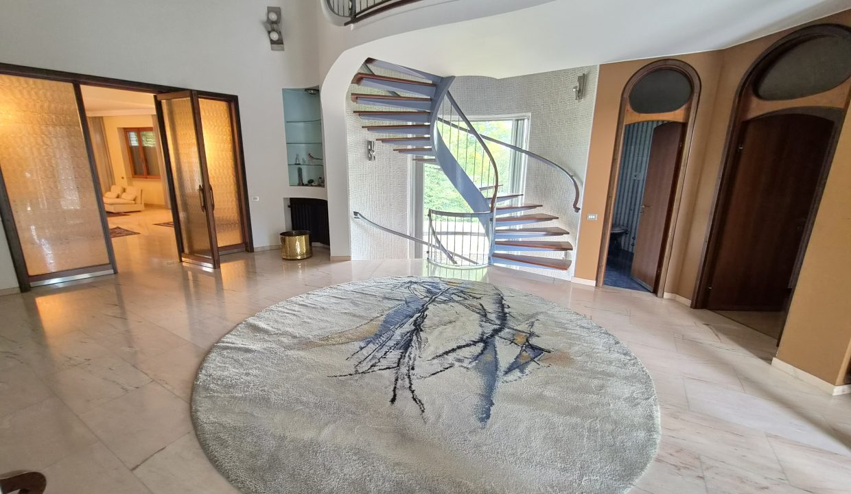 VILLA SIGNORILE CON GIARDINO BULCIAGO 16