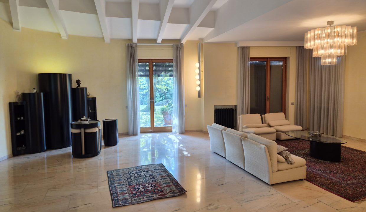 VILLA SIGNORILE CON GIARDINO BULCIAGO 23