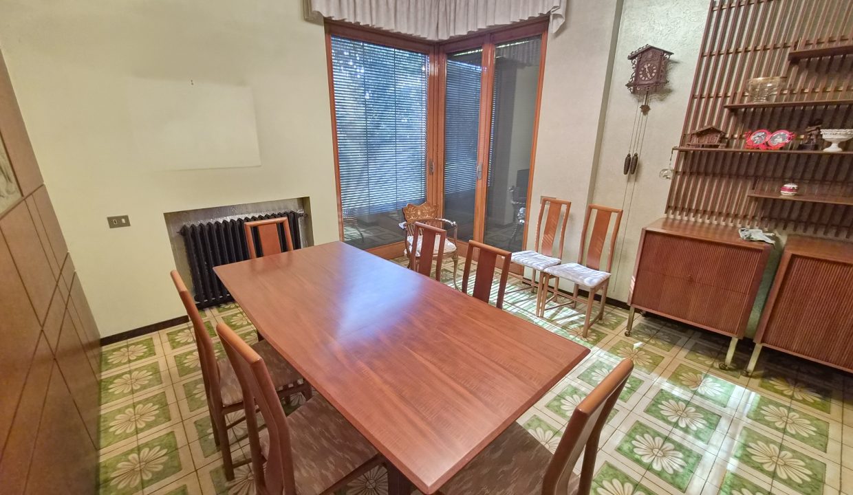 VILLA SIGNORILE CON GIARDINO BULCIAGO 25