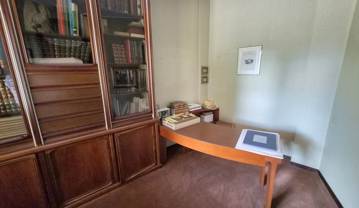 VILLA SIGNORILE CON GIARDINO BULCIAGO 29