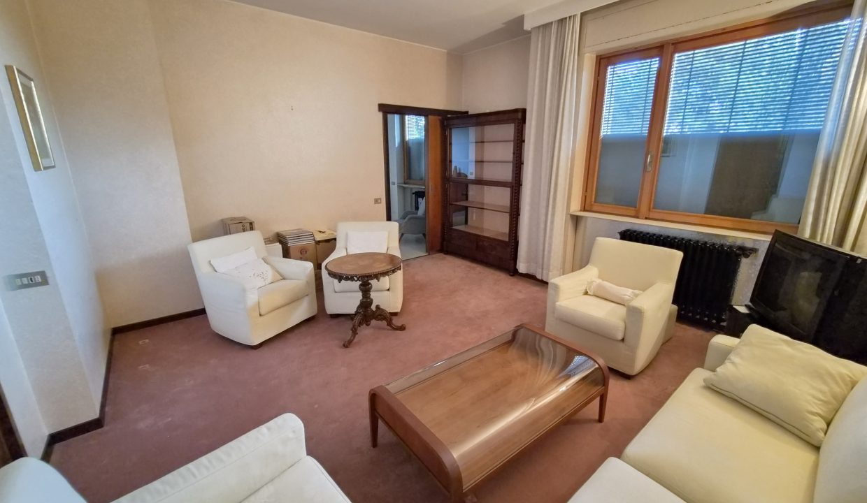 VILLA SIGNORILE CON GIARDINO BULCIAGO 31