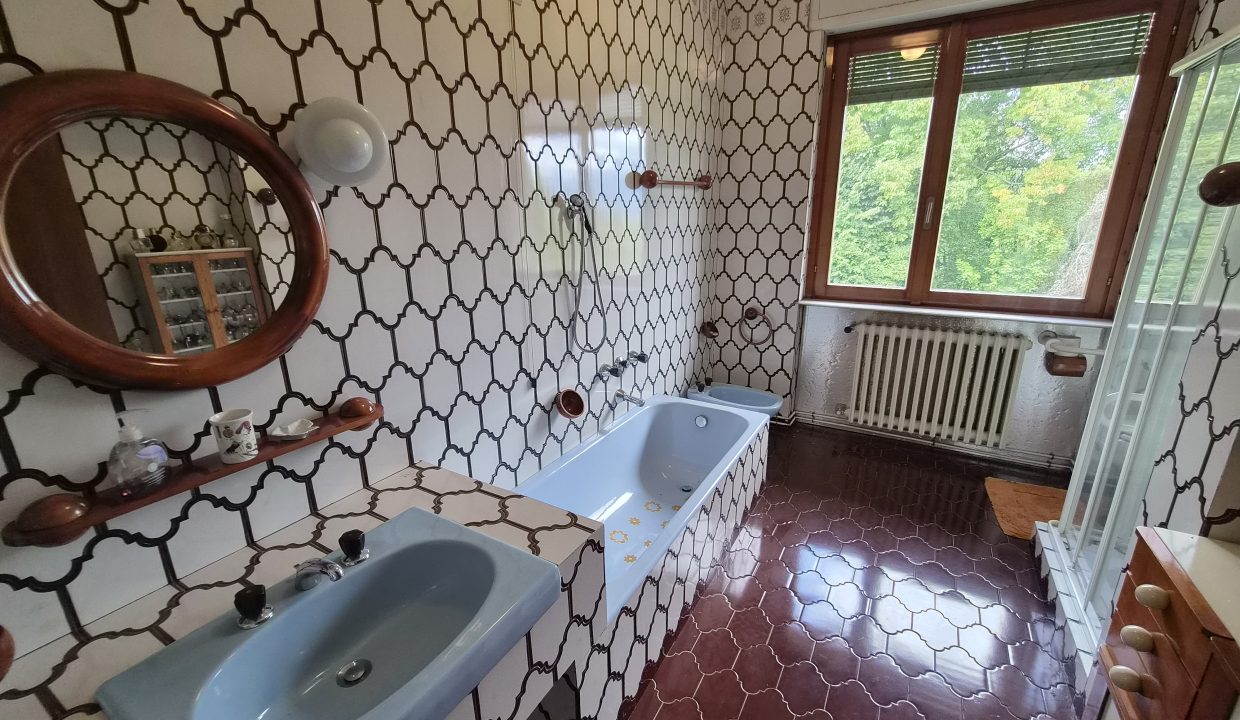 VILLA SIGNORILE CON GIARDINO BULCIAGO 35