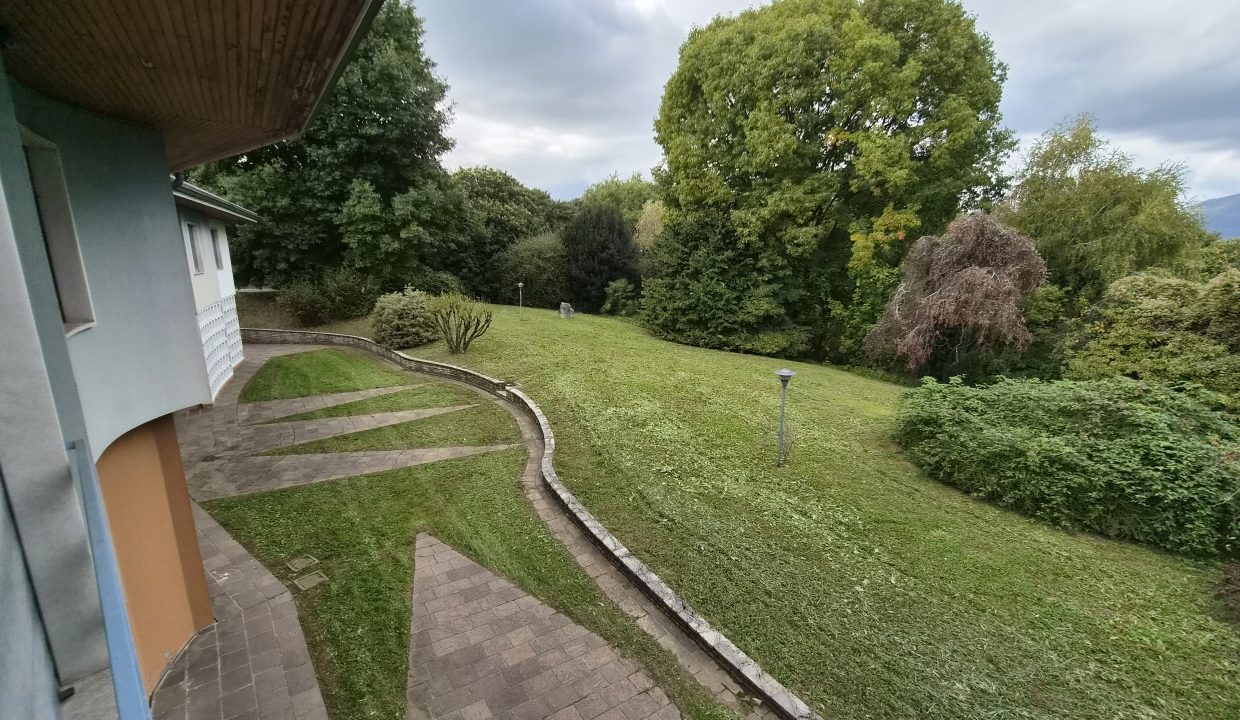 VILLA SIGNORILE CON GIARDINO BULCIAGO 41