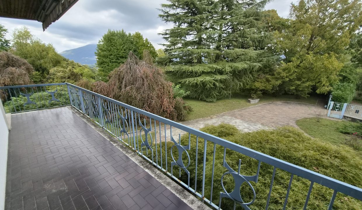 VILLA SIGNORILE CON GIARDINO BULCIAGO 43