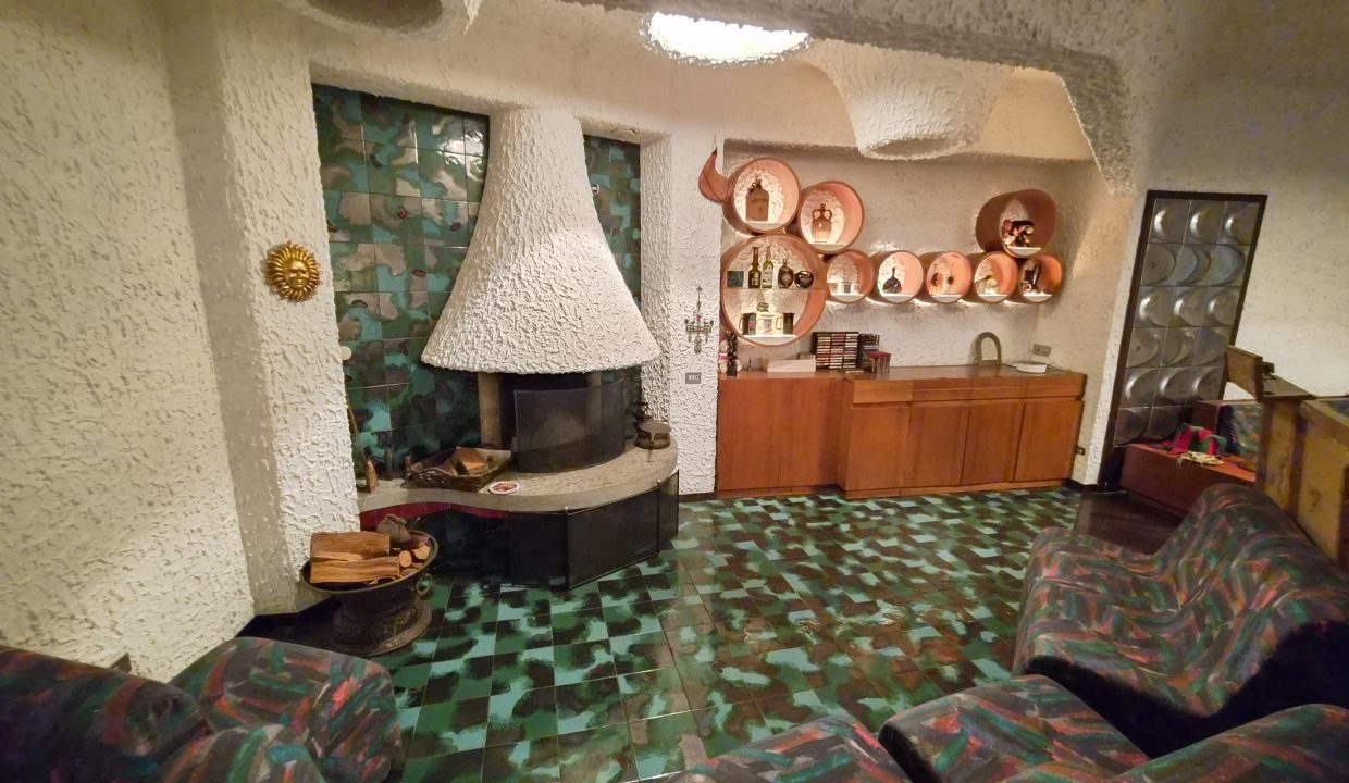 VILLA SIGNORILE CON GIARDINO BULCIAGO 49